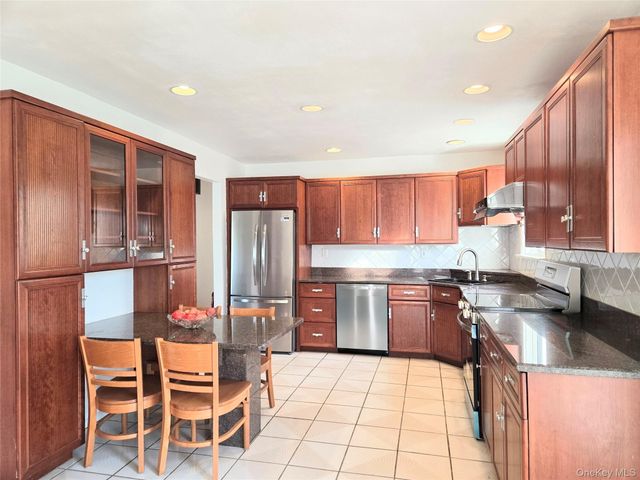 2585 Farsund Drive, Yorktown Heights, NY 10598