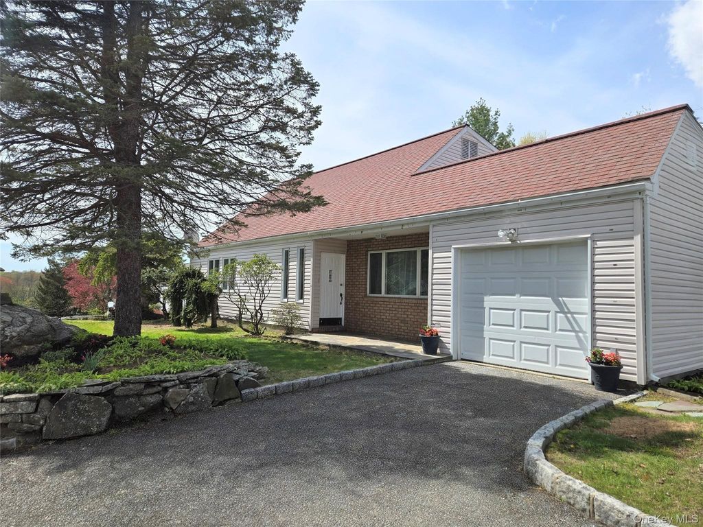 2585 Farsund Drive, Yorktown Heights, NY 10598