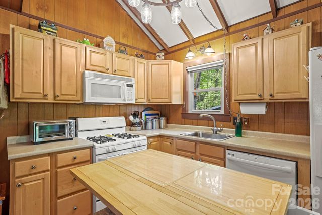 80 Corbin Hills Drive, Franklin, NC 28734