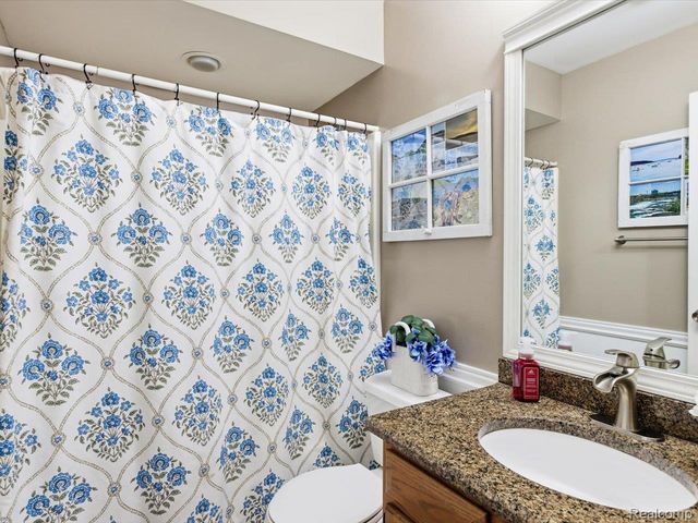 242 Forest Lane, Marysville, MI 48040