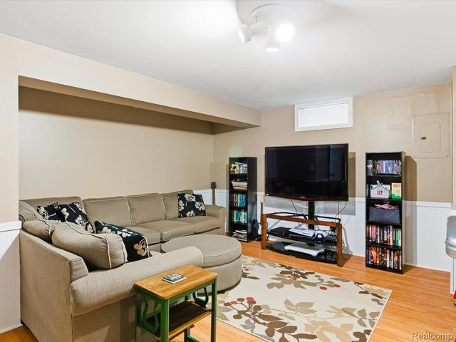 242 Forest Lane, Marysville, MI 48040