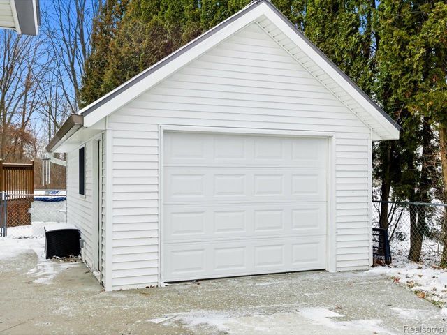 242 Forest Lane, Marysville, MI 48040