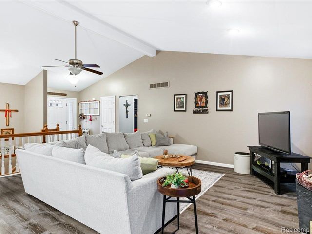 242 Forest Lane, Marysville, MI 48040