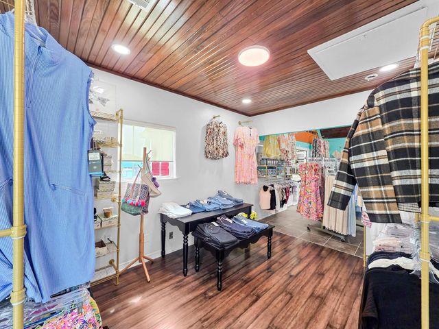 970 Surfside Drive, Crystal Beach, TX 77650