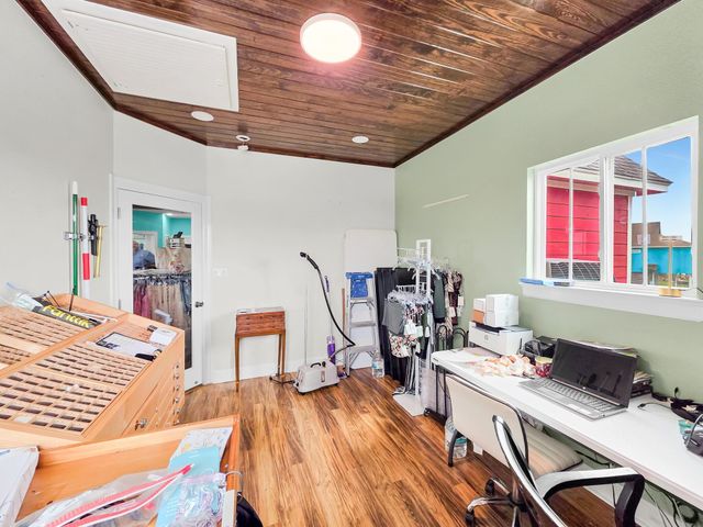 970 Surfside Drive, Crystal Beach, TX 77650