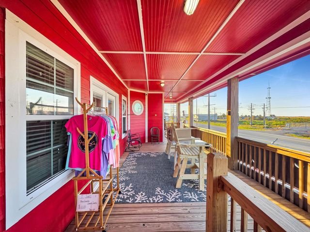 970 Surfside Drive, Crystal Beach, TX 77650