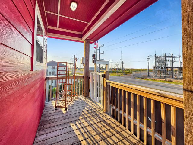 970 Surfside Drive, Crystal Beach, TX 77650