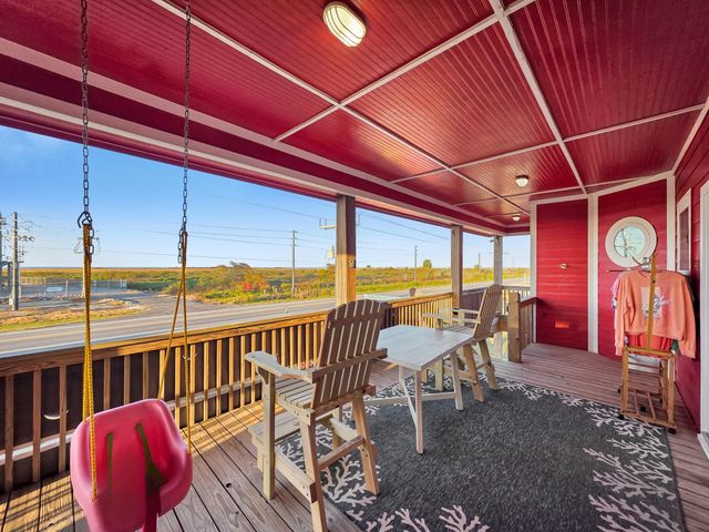 970 Surfside Drive, Crystal Beach, TX 77650