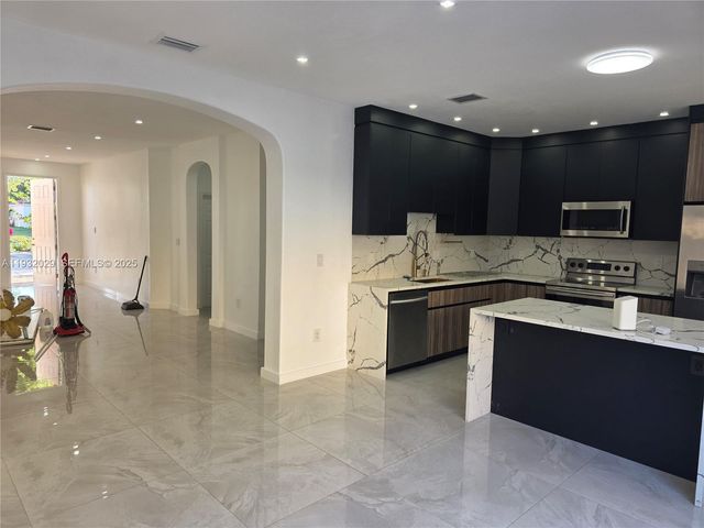 16643 SW 80th Ter 16643, Miami, FL 33193