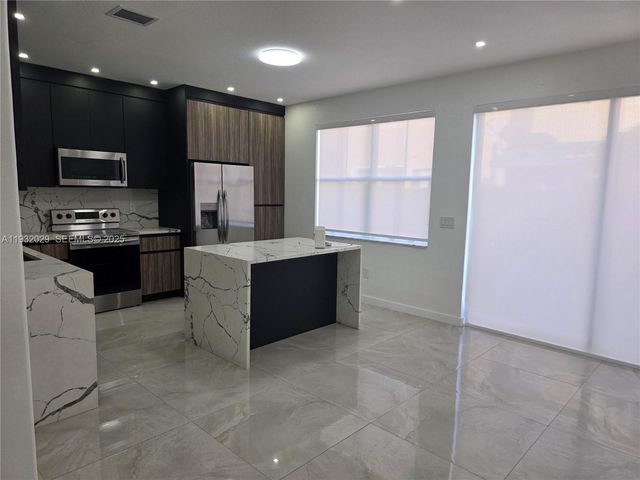 16643 SW 80th Ter 16643, Miami, FL 33193