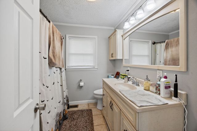 521 Thomas Ave, Hohenwald, TN 38462