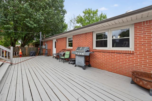 521 Thomas Ave, Hohenwald, TN 38462