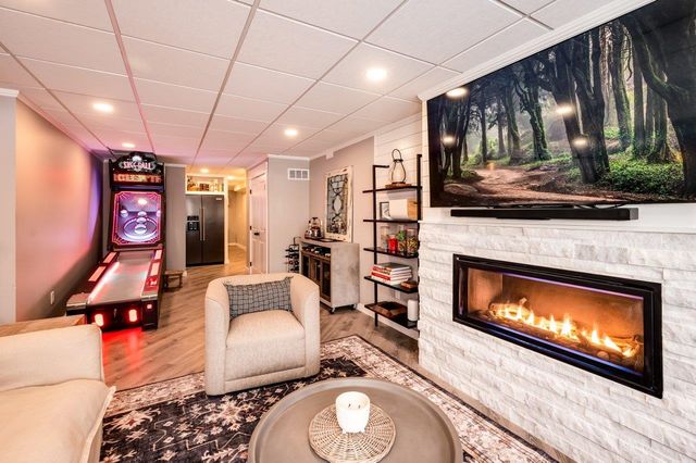 8 Cider Mill Lane, Stratham, NH 03885