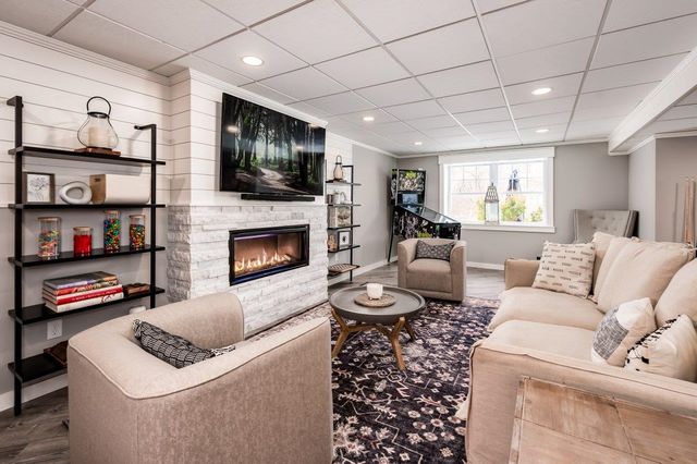 8 Cider Mill Lane, Stratham, NH 03885