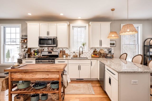 8 Cider Mill Lane, Stratham, NH 03885