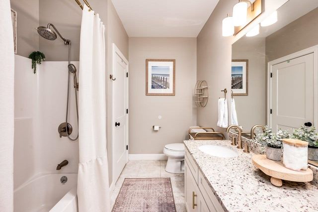 8 Cider Mill Lane, Stratham, NH 03885