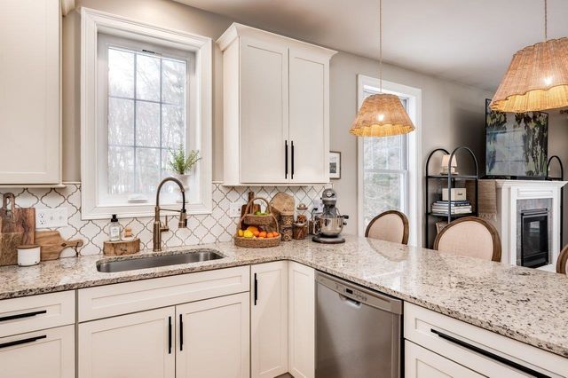 8 Cider Mill Lane, Stratham, NH 03885