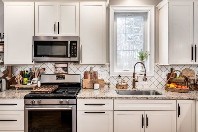 8 Cider Mill Lane, Stratham, NH 03885