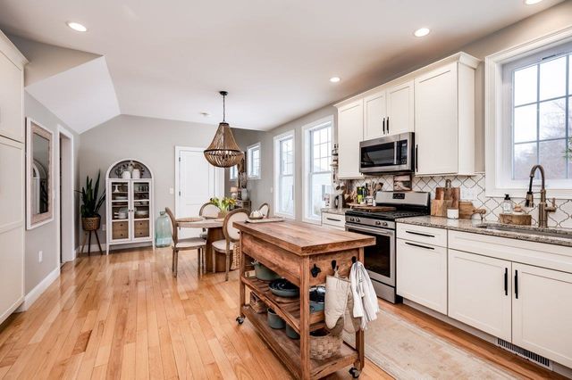 8 Cider Mill Lane, Stratham, NH 03885