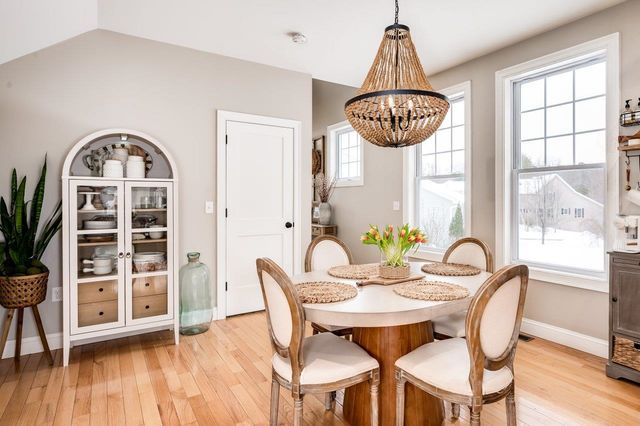 8 Cider Mill Lane, Stratham, NH 03885