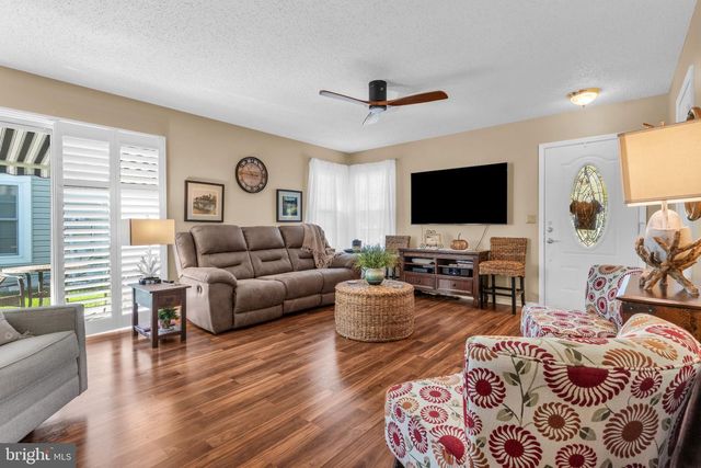 30 PINE OAK BLVD, Barnegat, NJ 08005