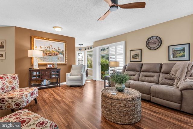 30 PINE OAK BLVD, Barnegat, NJ 08005