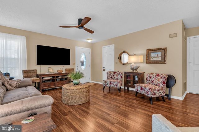 30 PINE OAK BLVD, Barnegat, NJ 08005