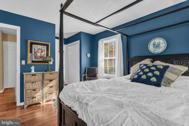 30 PINE OAK BLVD, Barnegat, NJ 08005