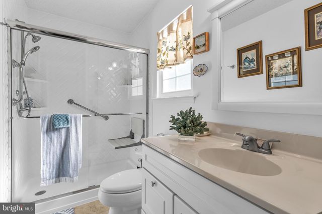 30 PINE OAK BLVD, Barnegat, NJ 08005