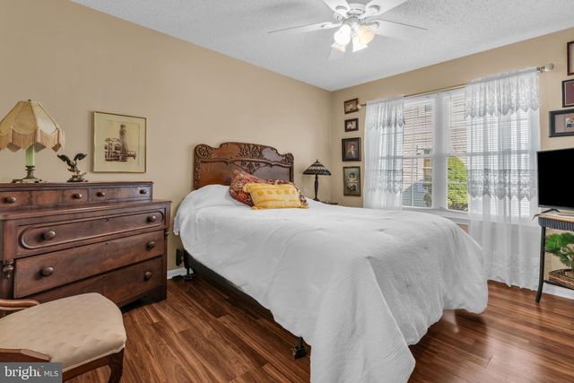 30 PINE OAK BLVD, Barnegat, NJ 08005