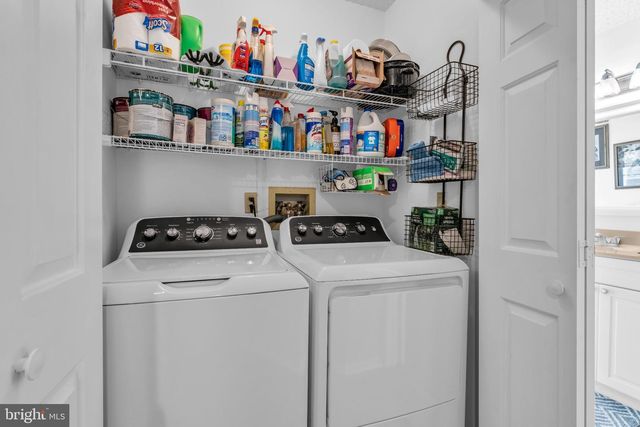 30 PINE OAK BLVD, Barnegat, NJ 08005