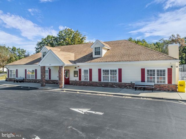 30 PINE OAK BLVD, Barnegat, NJ 08005