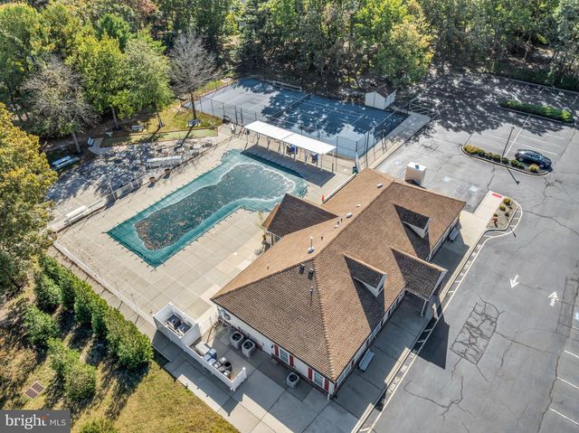30 PINE OAK BLVD, Barnegat, NJ 08005