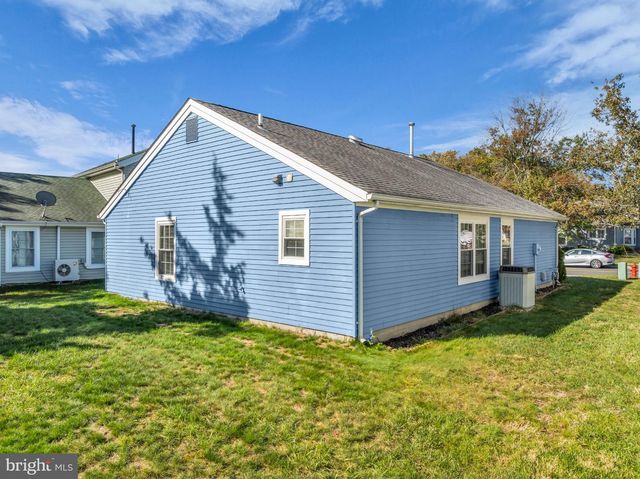 30 PINE OAK BLVD, Barnegat, NJ 08005