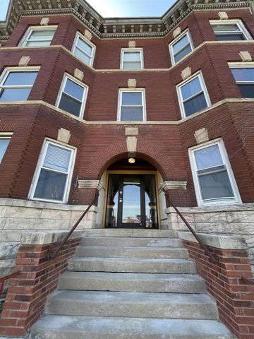 15 N High Street, Janesville, WI 53548