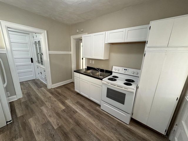 15 N High Street, Janesville, WI 53548