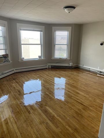 15 N High Street, Janesville, WI 53548