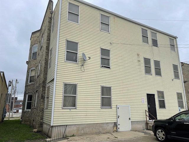 15 N High Street, Janesville, WI 53548