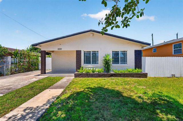 2221 NW 170th St, Miami Gardens, FL 33056
