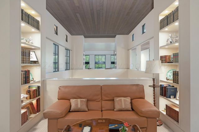 2 Edgewater Drive, Amarillo, TX 79106