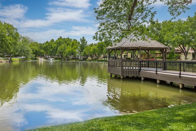 2 Edgewater Drive, Amarillo, TX 79106