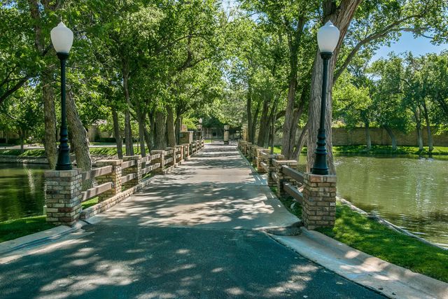 2 Edgewater Drive, Amarillo, TX 79106