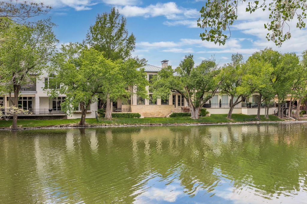 2 Edgewater Drive, Amarillo, TX 79106