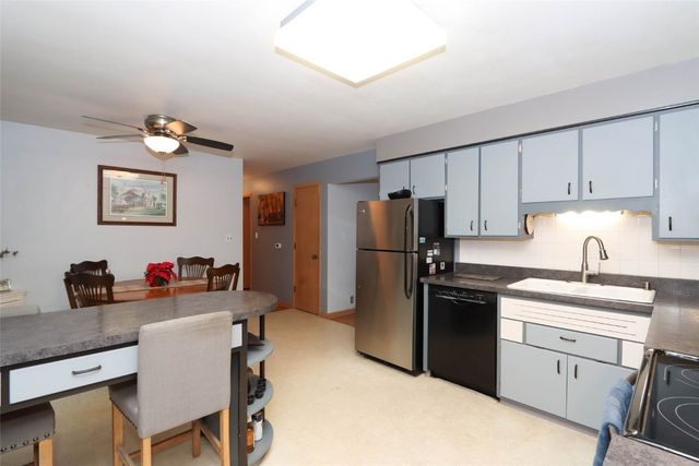 2825 Schultz Drive, Cedar Rapids, IA 52405