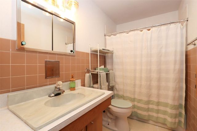 2825 Schultz Drive, Cedar Rapids, IA 52405