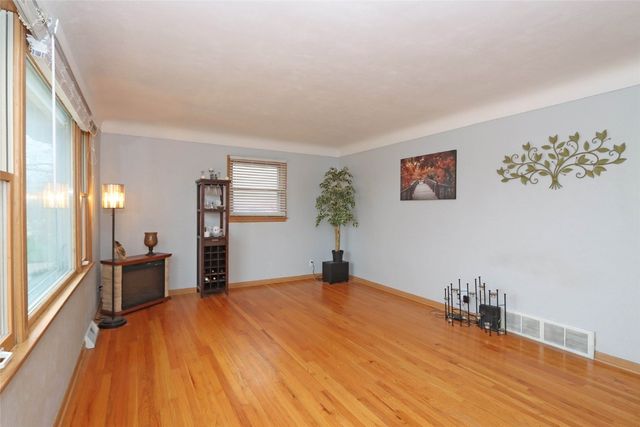 2825 Schultz Drive, Cedar Rapids, IA 52405