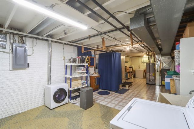 2825 Schultz Drive, Cedar Rapids, IA 52405