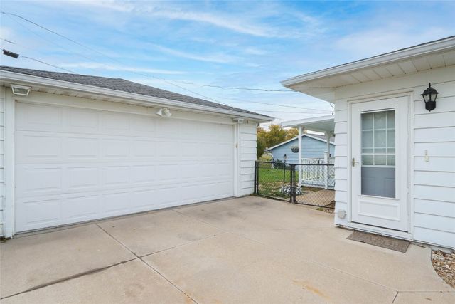 2825 Schultz Drive, Cedar Rapids, IA 52405