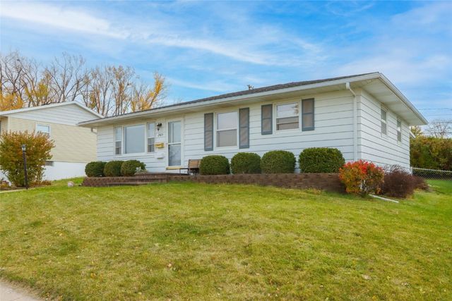 2825 Schultz Drive, Cedar Rapids, IA 52405