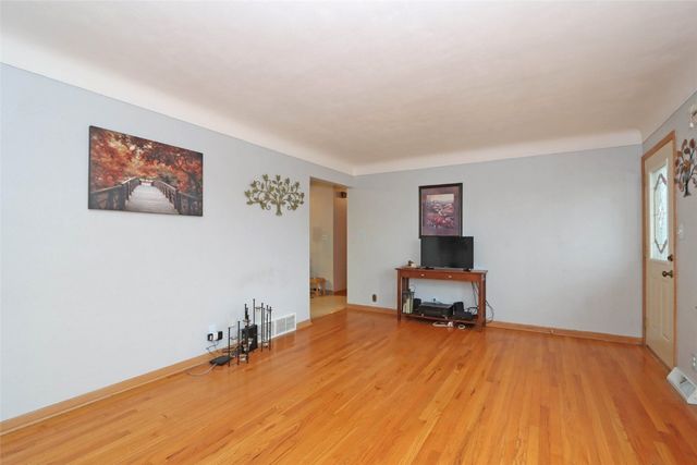 2825 Schultz Drive, Cedar Rapids, IA 52405